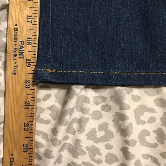 Gloria Vanderbilt Slimming Capri Jeans Denim Medium Wash Mom Jean NWT 4 - Picture 5 of 6